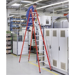 Zarges EFAmix B GFK-Stehleiter 2x4 Sprossen, Leiterlänge 1,34m, Arbeitshöhe 2,60m Nr. 41165